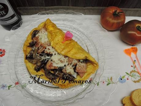 Tortilla francesa con champiñon, jamón de pavo y queso. Tortilla francesa con champiñon, jamón de pavo y queso.