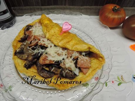 Tortilla francesa con champiñon, jamón de pavo y queso. Tortilla francesa con champiñon, jamón de pavo y queso.