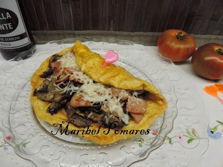 Tortilla francesa con champiñon, jamón de pavo y queso. Tortilla francesa con champiñon, jamón de pavo y queso.