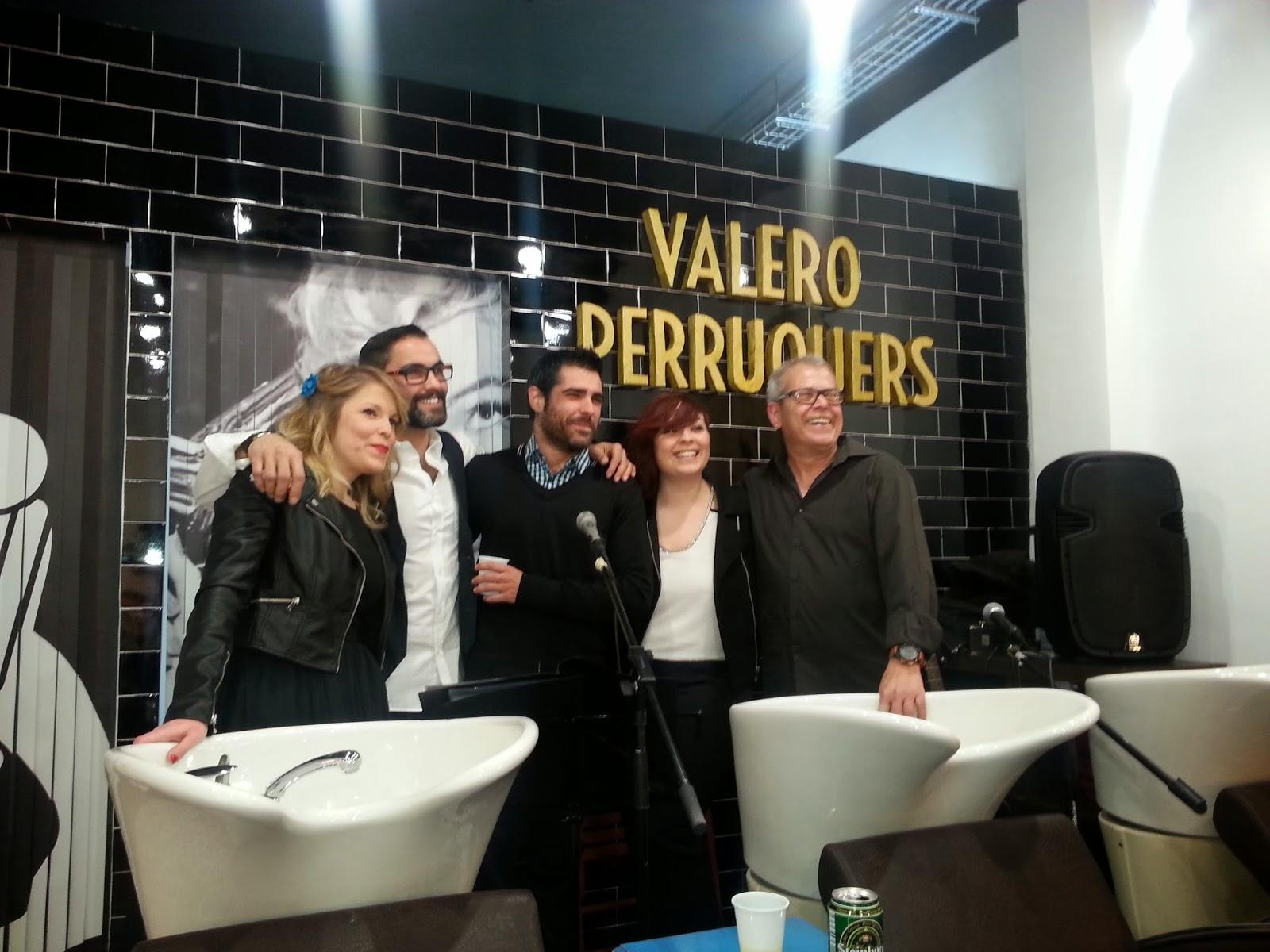 Valero Perruquers: Pasado y presente mezclados en un ambiente único Valero Perruquers: Pasado y presente mezclados en un ambiente único