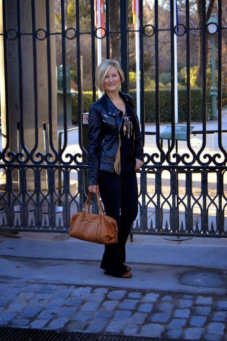 Boho style. Fringed waistcoat. Wloggers 2015 Boho style. Fringed waistcoat. Wloggers 2015