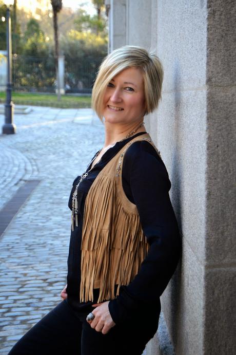 Boho style. Fringed waistcoat. Wloggers 2015 Boho style. Fringed waistcoat. Wloggers 2015