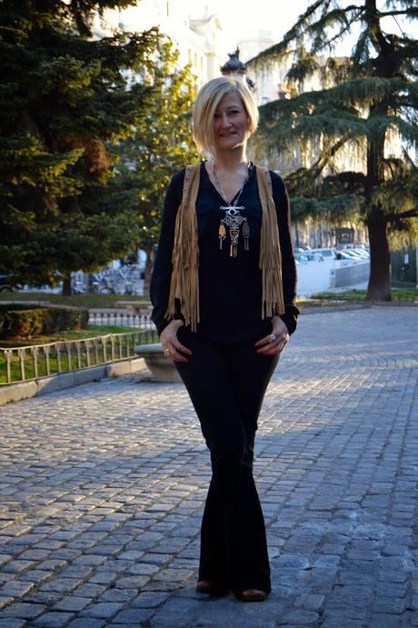 Boho style. Fringed waistcoat. Wloggers 2015 Boho style. Fringed waistcoat. Wloggers 2015