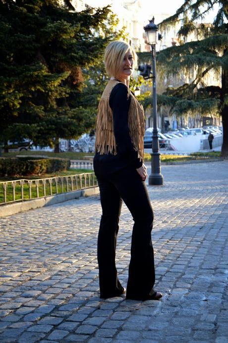 Boho style. Fringed waistcoat. Wloggers 2015 Boho style. Fringed waistcoat. Wloggers 2015