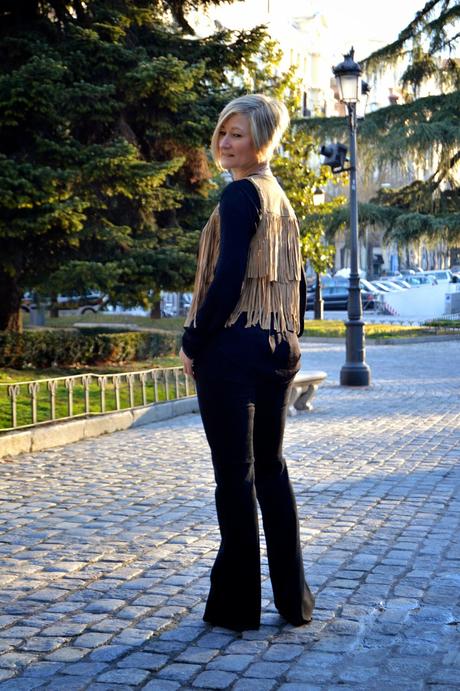 Boho style. Fringed waistcoat. Wloggers 2015 Boho style. Fringed waistcoat. Wloggers 2015