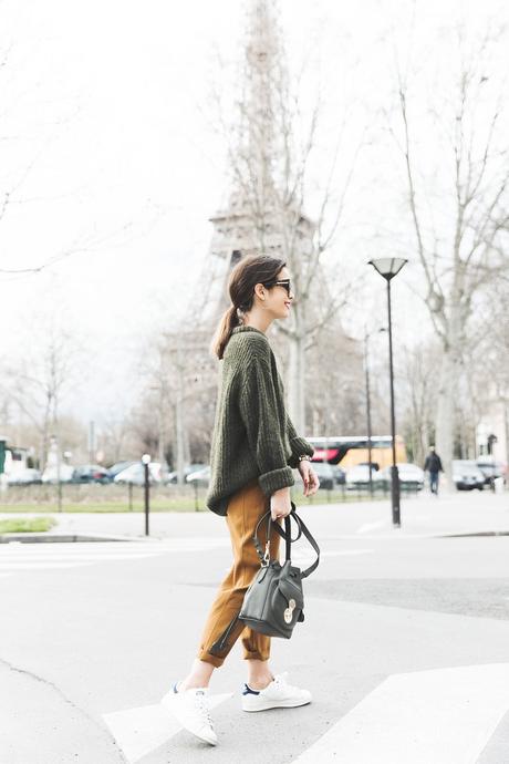 Paris, je t’aime Paris-Green_Sweater-Orange_Trousers-Adidas_Stan_Smith-Ralph_Lauren_Bag-Ricky_Drawsting_Bag-Outfit-Street_Style-PFW-Maxi_Coat-80