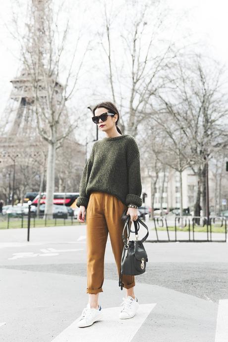 Paris, je t’aime Paris-Green_Sweater-Orange_Trousers-Adidas_Stan_Smith-Ralph_Lauren_Bag-Ricky_Drawsting_Bag-Outfit-Street_Style-PFW-Maxi_Coat-67