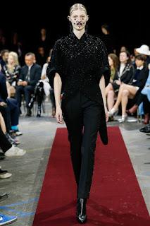 Givenchy llena la cara de joyas con su nueva colección