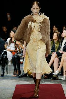 Givenchy llena la cara de joyas con su nueva colección