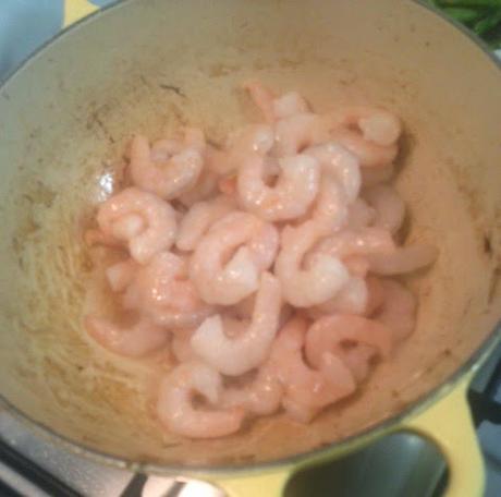 NOODLES DE HUEVO CON ESPARRAGOS, SETAS, HUEVOS Y SOJA NOODLES DE HUEVO CON ESPARRAGOS, SETAS, HUEVOS Y SOJA