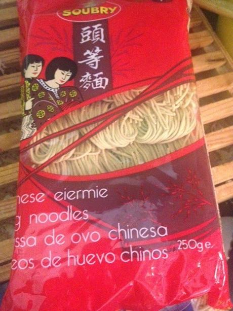 NOODLES DE HUEVO CON ESPARRAGOS, SETAS, HUEVOS Y SOJA NOODLES DE HUEVO CON ESPARRAGOS, SETAS, HUEVOS Y SOJA