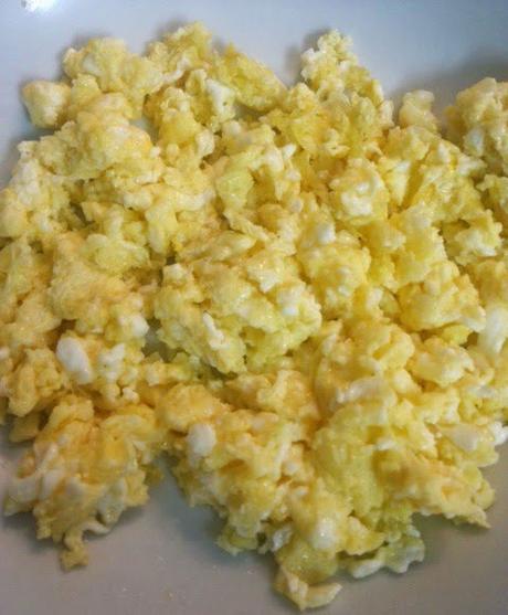 NOODLES DE HUEVO CON ESPARRAGOS, SETAS, HUEVOS Y SOJA NOODLES DE HUEVO CON ESPARRAGOS, SETAS, HUEVOS Y SOJA