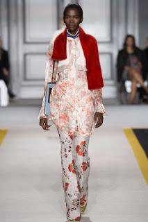 Giambattista Valli busca inspiración en los setenta Giambattista Valli busca inspiración en los setenta
