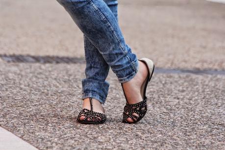 outfit_primavera-camiseta_ysl-jeans_desgastados outfit_primavera-camiseta_ysl-jeans_desgastados