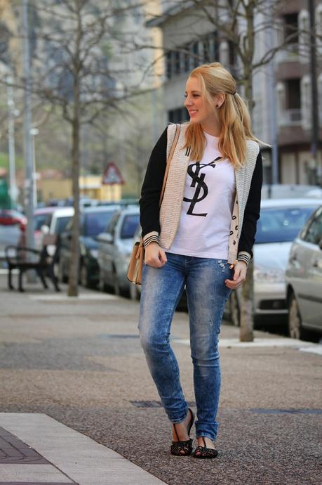 outfit_primavera-camiseta_ysl-jeans_desgastados outfit_primavera-camiseta_ysl-jeans_desgastados
