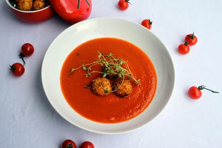 Sopa de tomates asados con trufas de queso chèvre Sopa de tomates asados con trufas de queso chèvre