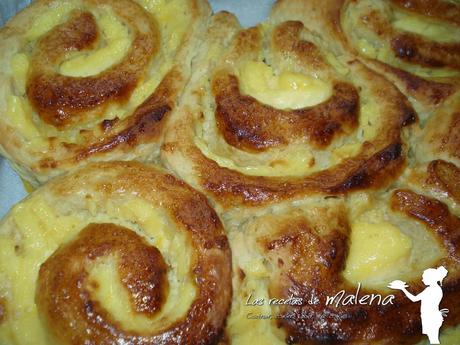 Brioche con crema pastelera Brioche con crema pastelera