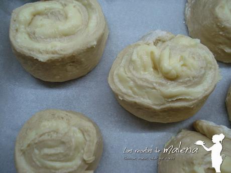 Brioche con crema pastelera Brioche con crema pastelera