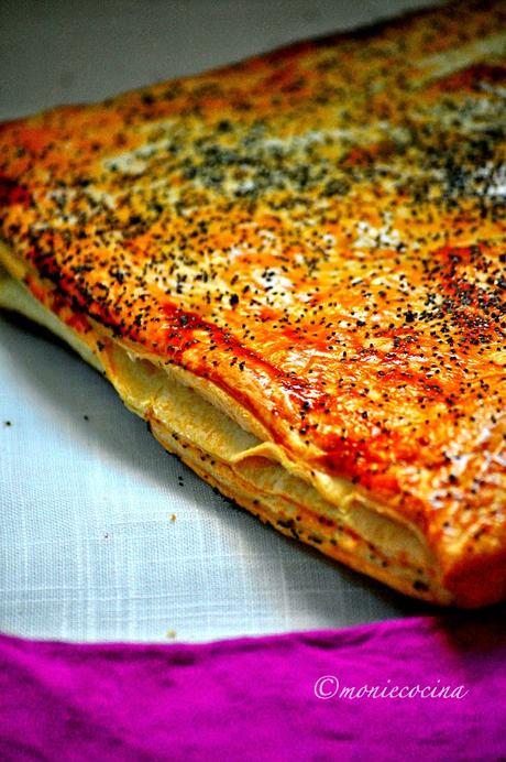 HOJALDRE DE GULAS, BECHAMEL Y PIMIENTOS DEL PIQUILLO HOJALDRE DE GULAS, BECHAMEL Y PIMIENTOS DEL PIQUILLO