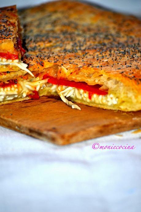 HOJALDRE DE GULAS, BECHAMEL Y PIMIENTOS DEL PIQUILLO HOJALDRE DE GULAS, BECHAMEL Y PIMIENTOS DEL PIQUILLO