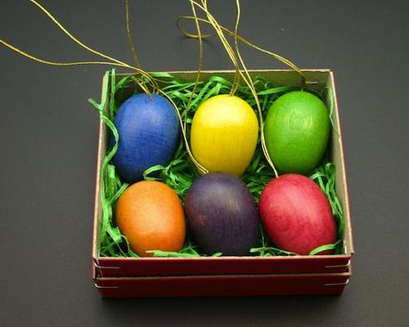 decorar huevos de pascua colores