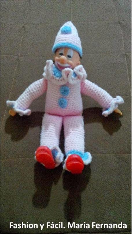 Un payaso tejido a ganchillo. Amigurumi DIY (A crocheted clown) Un payaso tejido a ganchillo. Amigurumi DIY (A crocheted clown)