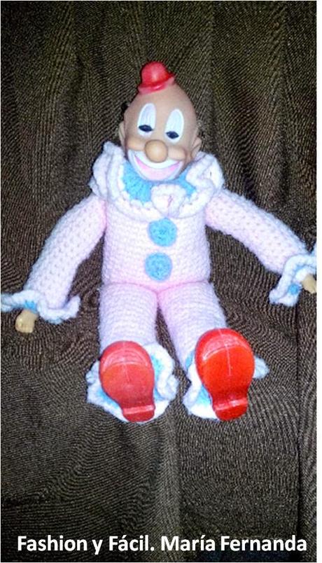 Un payaso tejido a ganchillo. Amigurumi DIY (A crocheted clown) Un payaso tejido a ganchillo. Amigurumi DIY (A crocheted clown)
