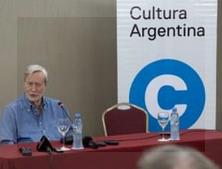 Gianni Vattimo en la conferencia de prensa que tuvo lugar ayer a las 17 en el Hotel Panamericano de Buenos Aires. Foto: Margarita Solé