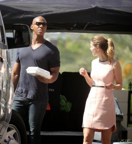 Fotos Del Set De 'Jessica Jones' Y 'Supergirl' Fotos Del Set De 'Jessica Jones' Y 'Supergirl'