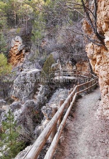 Senderismo de los sentidos en Albarracín, la cascada de Calomarde