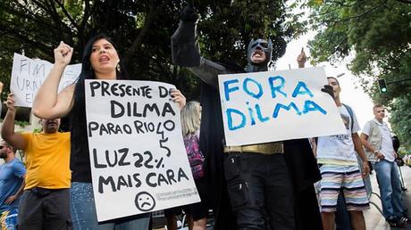 Dilma divide a Brasil: promueve una marcha en su apoyo antes del #15M 0012309333