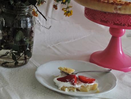 TARTA DE CREMA AL HORNO , CON NATA Y FRESAS...BUEN FINDE!! TARTA DE CREMA AL HORNO , CON NATA Y FRESAS...BUEN FINDE!!