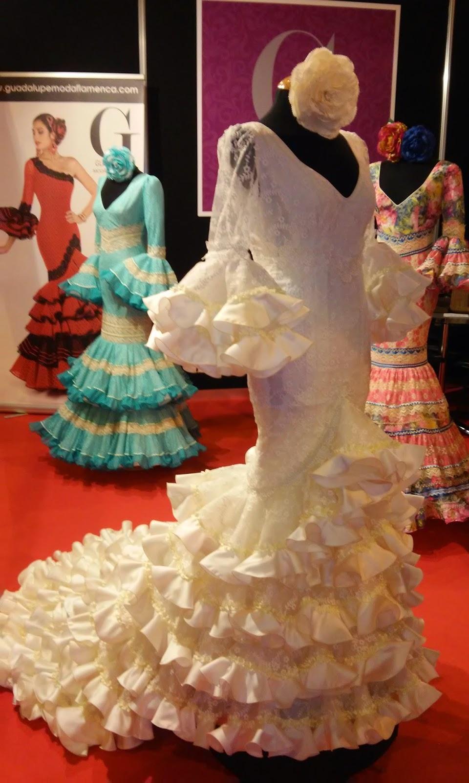 UN DESFILE DIFERENTE UN DESFILE DIFERENTE