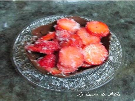 Fresón con nata, en cestos de chocolate Fresón con nata, en cestos de chocolate