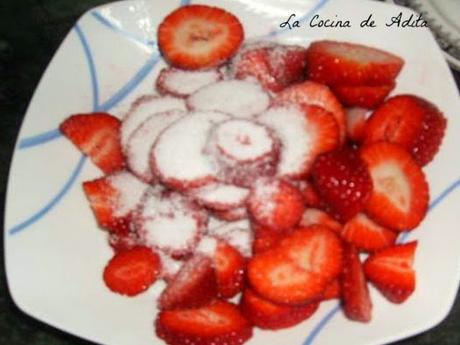 Fresón con nata, en cestos de chocolate Fresón con nata, en cestos de chocolate