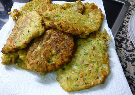 Tortillitas de calabacín y palitos de cangrejo