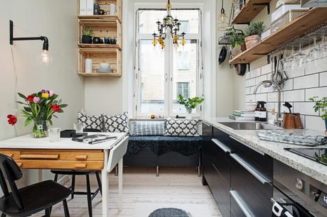 tendencias espacios pequenos 2 muebles ikea interiores estilo nordico escandinavia estilonordico interiores decoracion muebles de ikea interiores decoracion interiores 2 decoracion de salones 2 decoracion cocinas pequenas interiores cocinas negras interiores pisos suecos pisos nórdicos Mezclar elementos de diseño y low cost estilo nórdico escandinavo diseño original decoración decoración low cost decoración de pisos pequeños cajas de madera decoración blog decoración de interiores