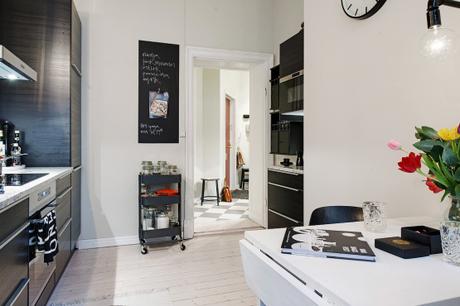 tendencias espacios pequenos 2 muebles ikea interiores estilo nordico escandinavia estilonordico interiores decoracion muebles de ikea interiores decoracion interiores 2 decoracion de salones 2 decoracion cocinas pequenas interiores cocinas negras interiores pisos suecos pisos nórdicos Mezclar elementos de diseño y low cost estilo nórdico escandinavo diseño original decoración decoración low cost decoración de pisos pequeños cajas de madera decoración blog decoración de interiores