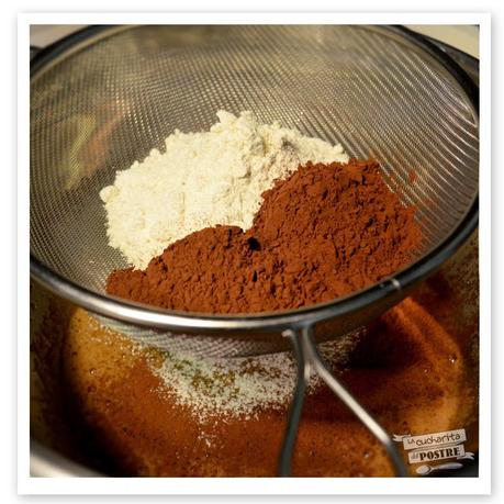 TARTA DE CHOCOLATE NEGRO Y DULCE DE LECHE / DARK CHOCOLATE AND DULCE DE LECHE LAYER CAKE TARTA DE CHOCOLATE NEGRO Y DULCE DE LECHE / DARK CHOCOLATE AND DULCE DE LECHE LAYER CAKE