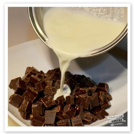 TARTA DE CHOCOLATE NEGRO Y DULCE DE LECHE / DARK CHOCOLATE AND DULCE DE LECHE LAYER CAKE TARTA DE CHOCOLATE NEGRO Y DULCE DE LECHE / DARK CHOCOLATE AND DULCE DE LECHE LAYER CAKE