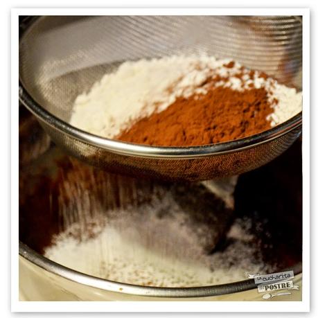 TARTA DE CHOCOLATE NEGRO Y DULCE DE LECHE / DARK CHOCOLATE AND DULCE DE LECHE LAYER CAKE TARTA DE CHOCOLATE NEGRO Y DULCE DE LECHE / DARK CHOCOLATE AND DULCE DE LECHE LAYER CAKE