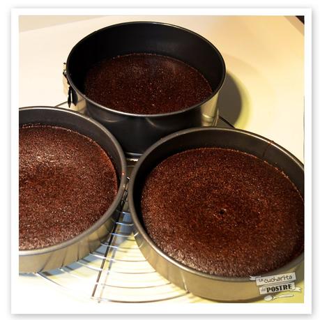 TARTA DE CHOCOLATE NEGRO Y DULCE DE LECHE / DARK CHOCOLATE AND DULCE DE LECHE LAYER CAKE TARTA DE CHOCOLATE NEGRO Y DULCE DE LECHE / DARK CHOCOLATE AND DULCE DE LECHE LAYER CAKE