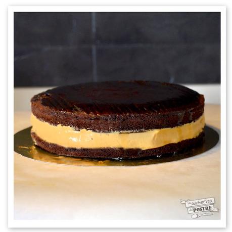 TARTA DE CHOCOLATE NEGRO Y DULCE DE LECHE / DARK CHOCOLATE AND DULCE DE LECHE LAYER CAKE TARTA DE CHOCOLATE NEGRO Y DULCE DE LECHE / DARK CHOCOLATE AND DULCE DE LECHE LAYER CAKE
