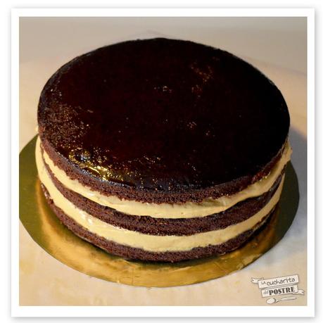 TARTA DE CHOCOLATE NEGRO Y DULCE DE LECHE / DARK CHOCOLATE AND DULCE DE LECHE LAYER CAKE TARTA DE CHOCOLATE NEGRO Y DULCE DE LECHE / DARK CHOCOLATE AND DULCE DE LECHE LAYER CAKE