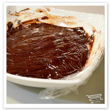 TARTA DE CHOCOLATE NEGRO Y DULCE DE LECHE / DARK CHOCOLATE AND DULCE DE LECHE LAYER CAKE TARTA DE CHOCOLATE NEGRO Y DULCE DE LECHE / DARK CHOCOLATE AND DULCE DE LECHE LAYER CAKE