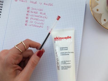 Crema de manos iluminadora Skincode. Toma nota Crema de manos iluminadora Skincode. Toma nota