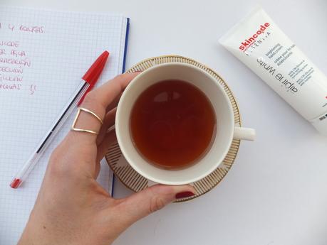 Crema de manos iluminadora Skincode. Toma nota Crema de manos iluminadora Skincode. Toma nota