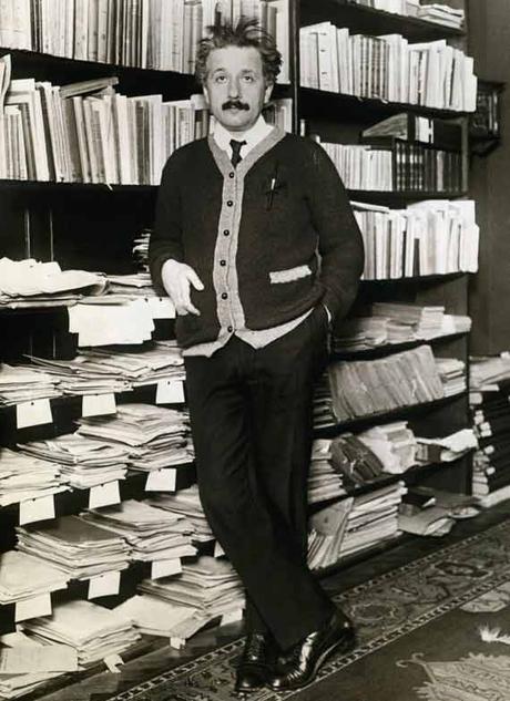 Cuando Einstein “vio la luz” Cuando Einstein “vio la luz”