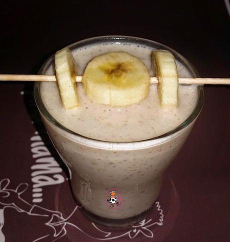 SMOOTHIES DE PLÁTANO, CHOCOLATE Y MUESLIS SMOOTHIES DE PLÁTANO, CHOCOLATE Y MUESLIS