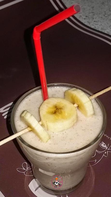 SMOOTHIES DE PLÁTANO, CHOCOLATE Y MUESLIS SMOOTHIES DE PLÁTANO, CHOCOLATE Y MUESLIS